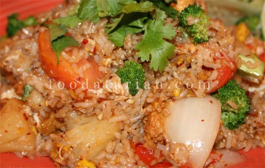 pineapple_fried_rice_in